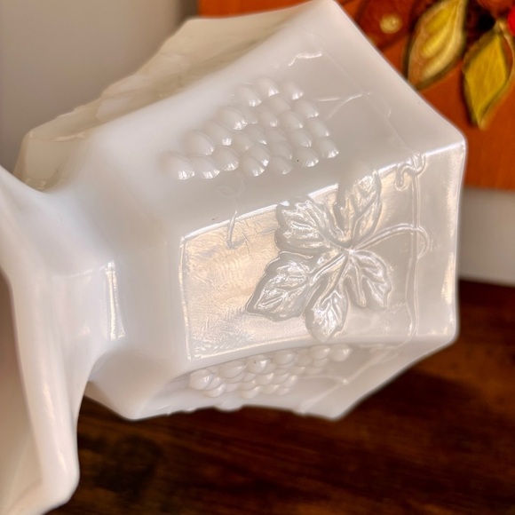 Vintage| White Milk Glass Octagon Shape 60s Pedestal Vase 5” - Picture 4 of 5